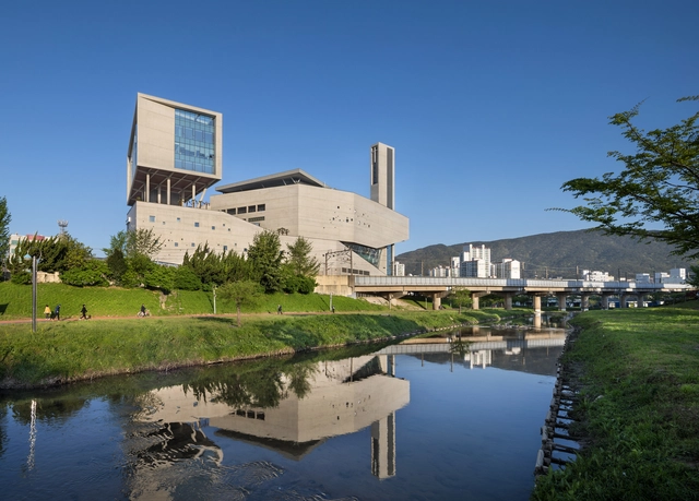 BGVC / Lee Eunseok + Atelier KOMA, HEERIM Architects & Planners - Edifícios Religiosos