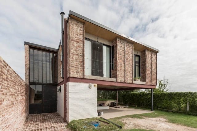 Casa Búho / BAAG - Casas, Fachada, Escaleras, Puerta, Barandas