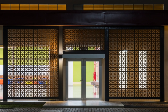 Active Passive Hybrid Design Canteen / TAISEI DESIGN Planners Architects & Engineers - Dining Hall, Door, Facade