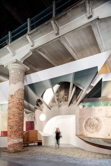 Experimentar el espacio con otra luz: Flores & Prats en la Muestra Internacional de la Bienal de Venecia 2018 - Imagen Principal