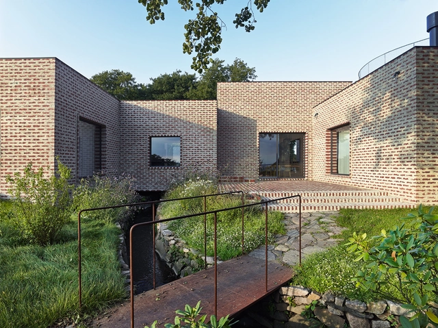 Casa del arroyo / Tham & Videgård Arkitekter - Casas