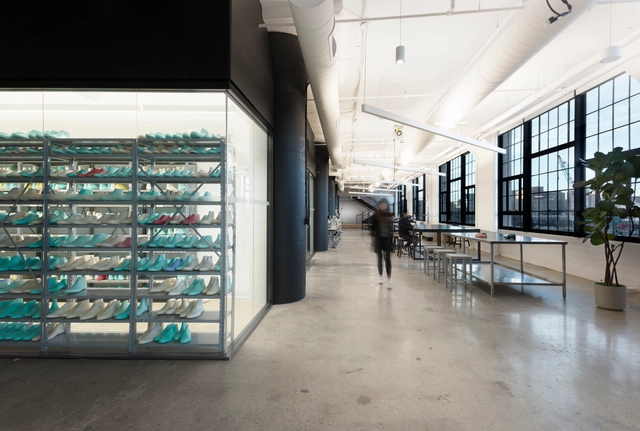 Reebok 锐步总部 / Gensler - 公共机构设施