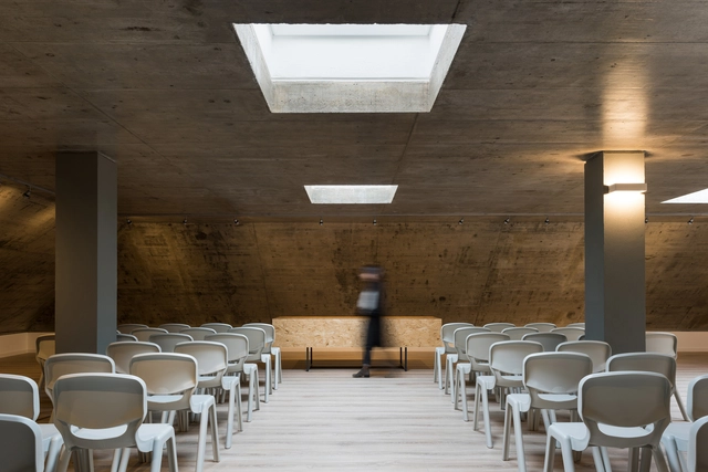 Casa Pastorinhos / Linha de Terra Architecture - Edifícios Religiosos, Cadeira, Iluminação