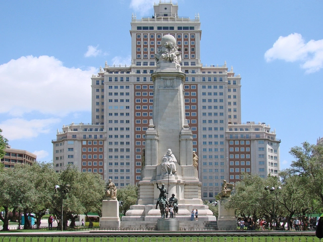 Transformación de la Plaza España en Madrid deberá respetar la posición del monumento a Cervantes - Imagen Principal