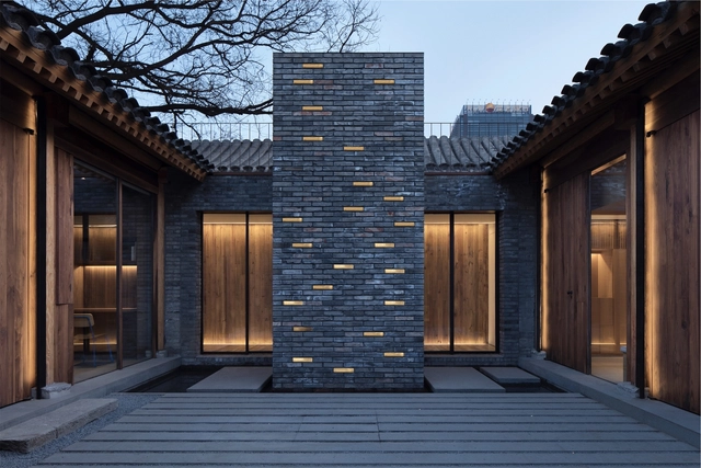 北京白塔寺胡同大杂院改造 / B.L.U.E. 建筑设计事务所 - 青年旅舍, 庭院, 门, 表皮, 楼梯