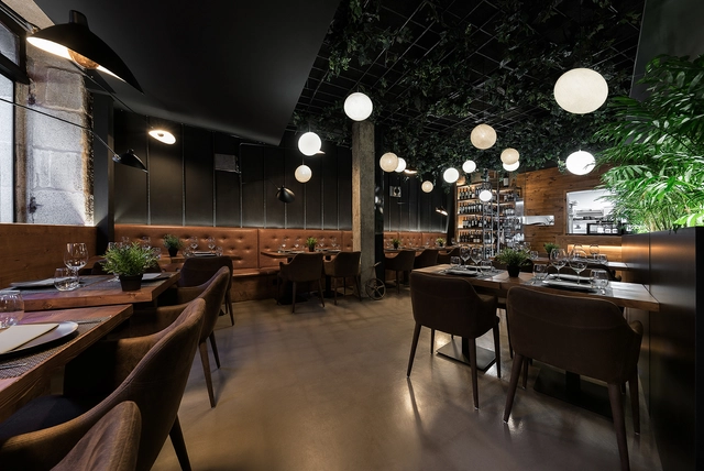 Restaurante Taberna do Trasno / NAN Arquitectos - Renovación, Puerta, Mesas, Sillas