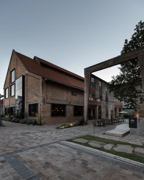 Fabbrica / GD Studio Arquitetura - Preservação Histórica, Fachada, Porta