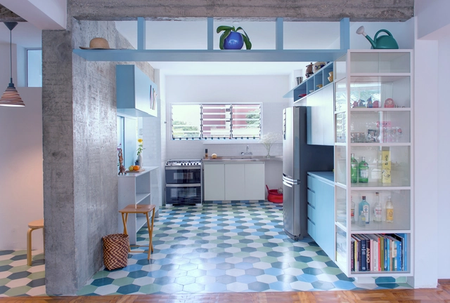 Apartamento TOM / Estúdio DEIXA - Edifício De Apartamentos, Cozinha, Porta, Cadeira