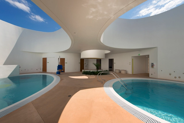 12 proyectos que exploran el potencial de las piscinas públicas - Imagen Principal