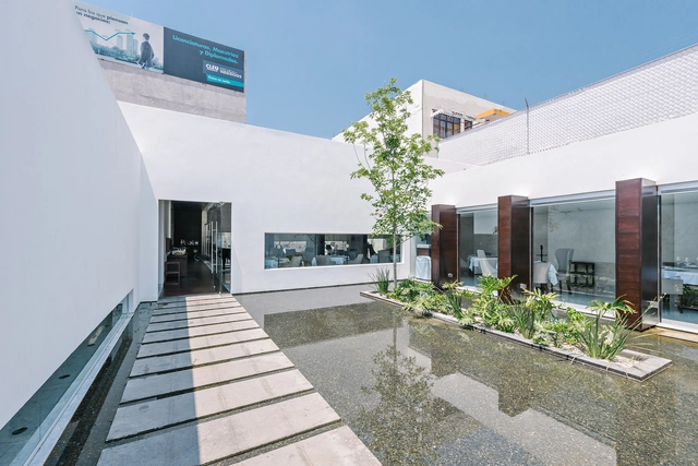 Atelier Zárate / OC4 Constructores - Renovación, Patio interior, Fachada