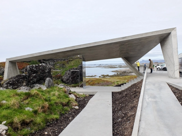 BUKKEKJERKA：在折叠混凝土上观海，在卫生间中观山 / MORFEUS arkitekter - 景观装置