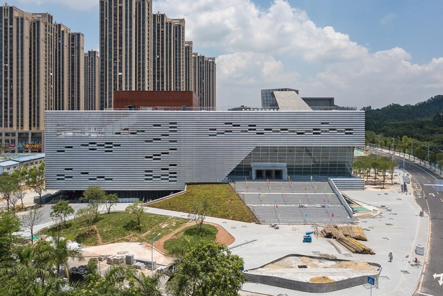 Imagens do Centro de Artes Cênicas Pingshan próximo de ser concluído em Shenzhen  - Imagem de Destaque