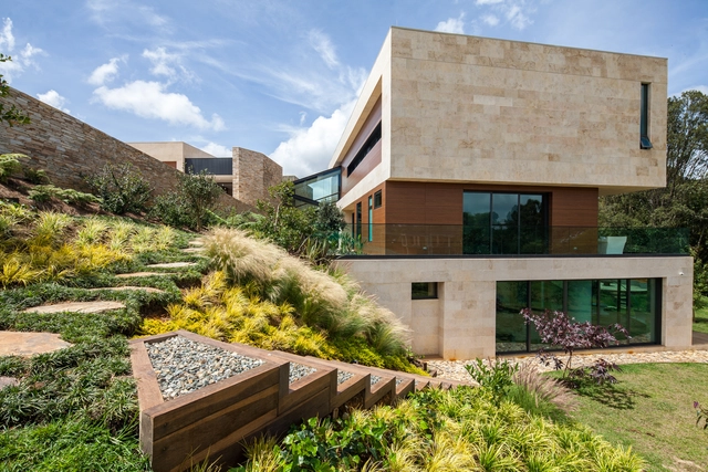 Casa Balmoral / Jaime Rendon Arquitectos - Casas, Jardín, Fachada