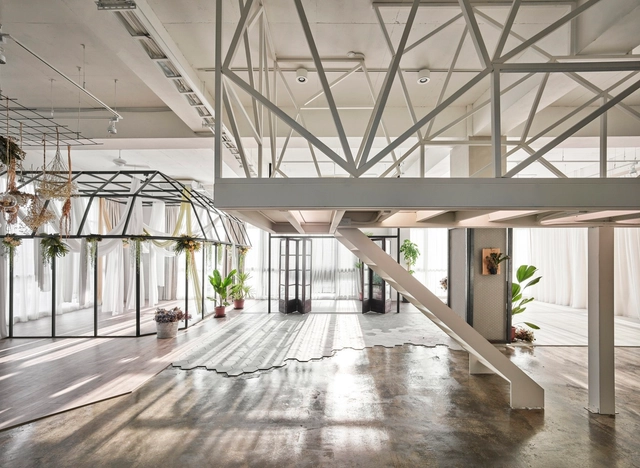 Mu-Mu Photography Studio / Han Yue Interior Design - Offices Interiors
