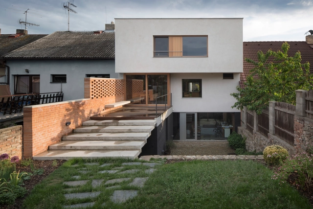 Family House with Studio / holiš+šochová architekti - Houses