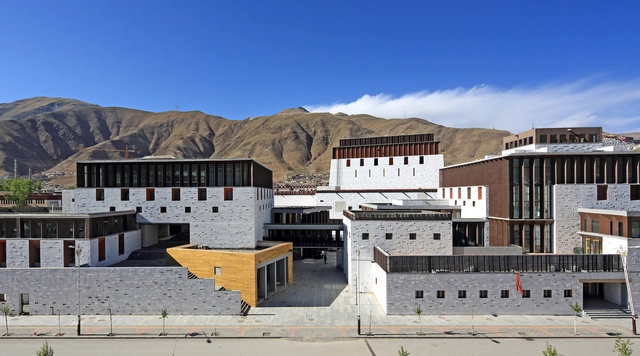 玉树康巴艺术中心 / 中国建筑设计研究院本土设计研究中心 - 艺术与建筑, 表皮, 门