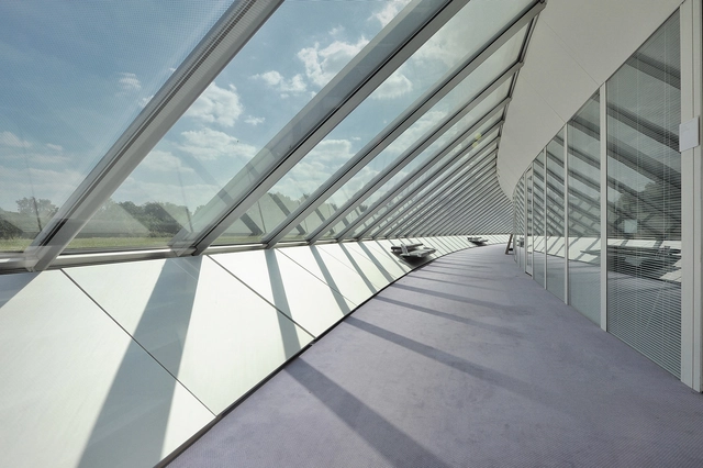 A Look at the Late-20th Century "High Tech" Architecture Movement - Featured Image