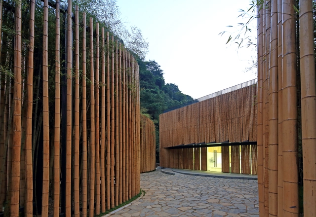 HaiLongtun Management Room / United Design U10 Atelier - Renovation, Courtyard, Facade, Fence, Column