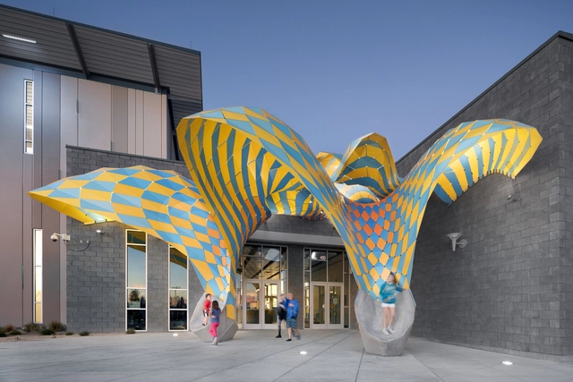 陆地上的‘热带鱼’ Marquise / MARC FORNES  / THEVERYMANY - 小尺度项目