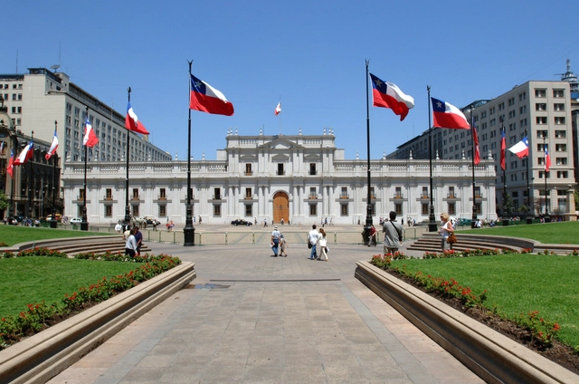 Clásicos de Arquitectura: Palacio de La Moneda / Joaquín Toesca - Gobierno, Jardín, Fachada