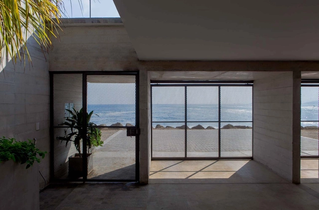 Casa de playa  / Juan Carlos Burga Campodónico - Casas, Fachada, Puerta