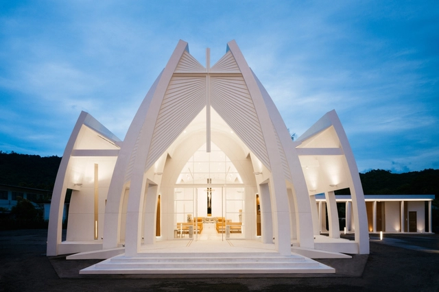 圣母玛利亚协助基督教堂 / Juti architects - 教堂