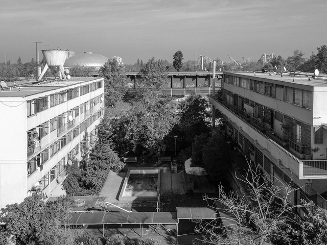 Clásicos de Arquitectura: Conjunto Habitacional Matta Viel / Bresciani Valdés Castillo Huidobro - Fachada, Urbano