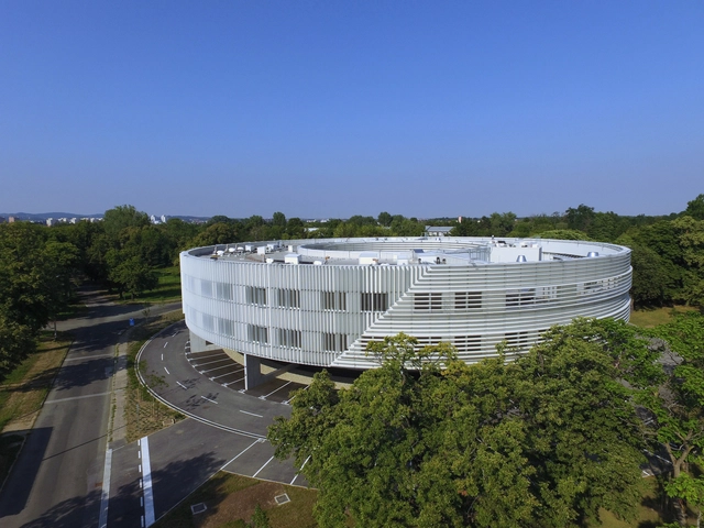 Centro de Innovación para la Biociencia / KATUŠIĆ KOCBEK ARCHITECTS - Ampliación