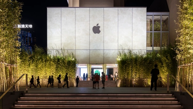 Stone, Glass, and Bamboo Meet in Foster + Partners' Recently-Opened Apple Store in Macau - Featured Image