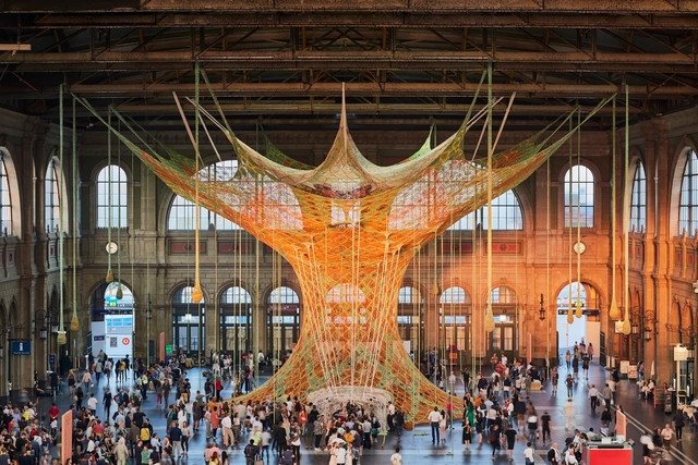 Artista brasileño Ernesto Neto crea instalación tejida a mano en la estación central de Zúrich - Imagen Principal