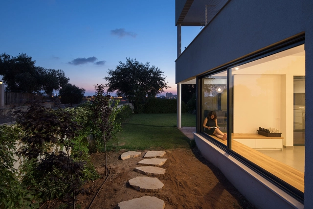 Residência Ivri / helio architects - Casas