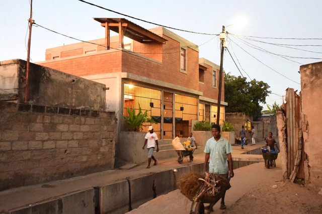 Vivienda Compacta en los Asentamientos Informales de Maputo / Casas Melhoradas - Vivienda Colectiva