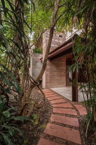 Casa Lutzenberger / Kiefer Arquitetos - Renovação, Jardim, Escada, Arco, Floresta