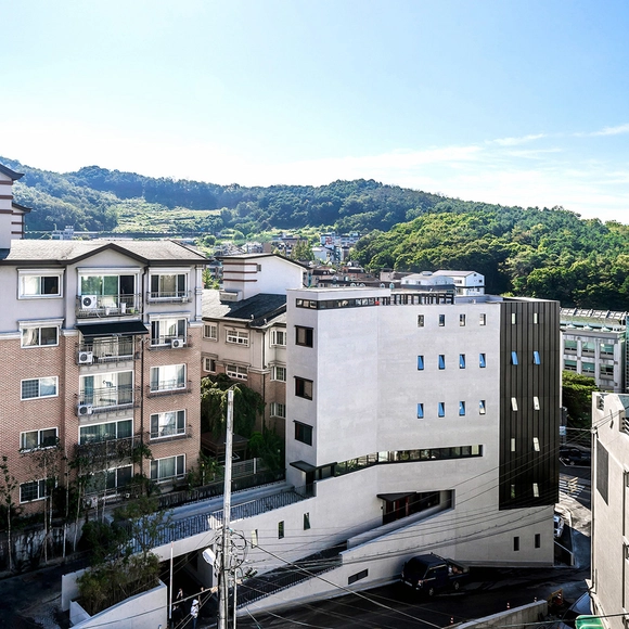 Kyeongryunjae 大楼，在建筑中创建“微小城市” / mmArchitects - 办公设施