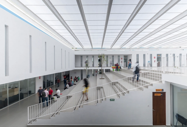 Universidad Interamericana / Boyancé Arquitectura + Edificación - Universidad, Fachada, Barandas