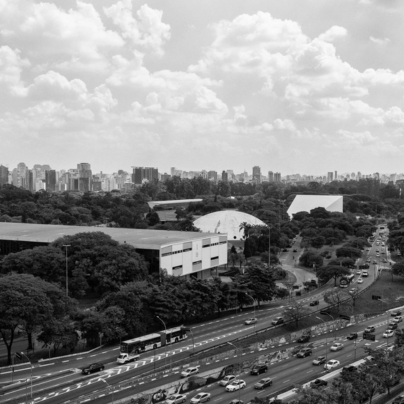 Clásicos de Arquitectura: Edificios en Parque Ibirapuera / Oscar Niemeyer - Museo