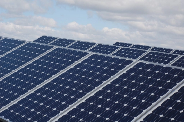 Universidade de British Columbia desenvolve célula solar capaz de gerar energia em dias nublados - Imagem de Destaque