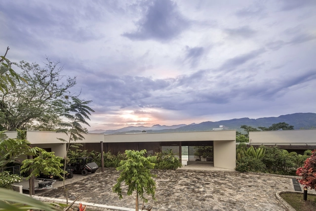 Casa Dos Maderos / Jaime Rendon Arquitectos - Casas, Jardín, Fachada