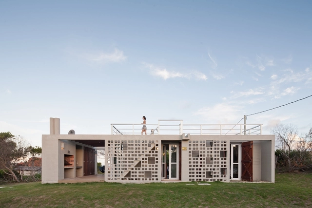 Rosa de la Viuda / German Gil Vázquez + Silvia María Freiria - Interiores De Casas, Fachada