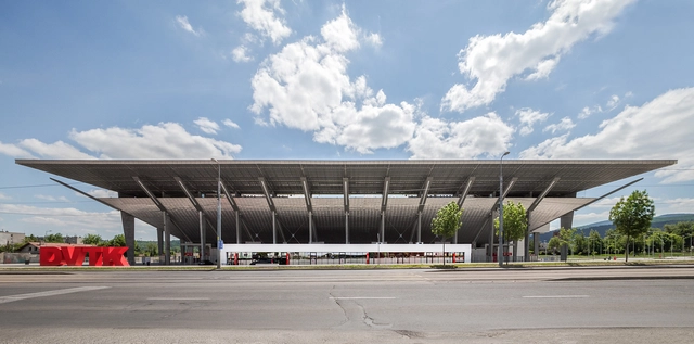 Estádio Diósgyőr / KÖZTI Architects - Autódromo