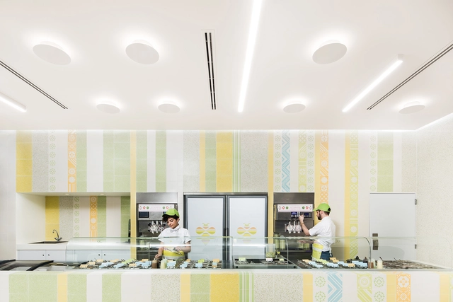 Nutrisa / Cadena Concept Design - Comida Rápida, Cocina, Fachada, Encimera, Sillas