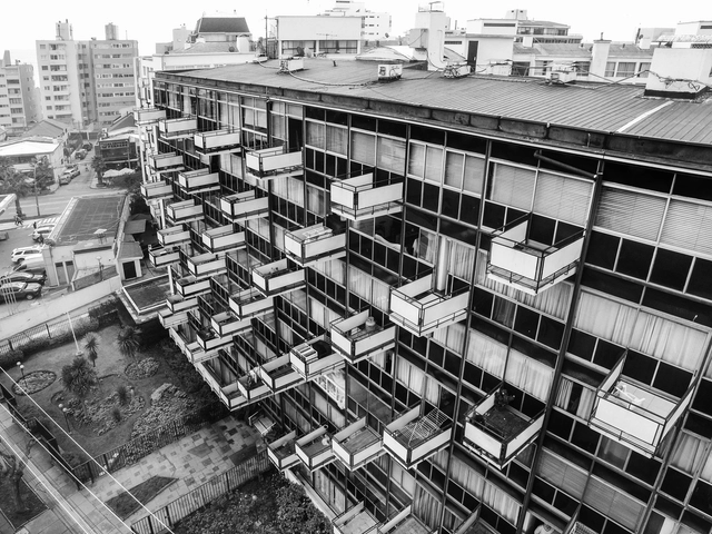Clásicos de Arquitectura: Edificio Montecarlo II / Schapira Eskenazi Arquitectos - Fachada