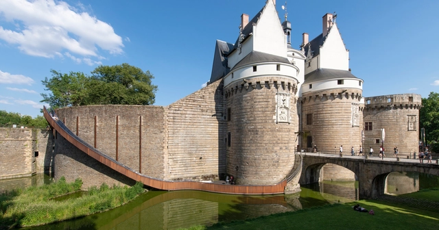 An Architectural Guide to Nantes: The French City of Weird and Wonderful Art - Featured Image