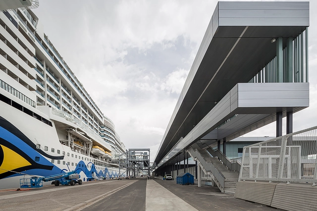 Helix Cruise Terminal / Batlleiroig - Terminal De Cruceros, Fachada
