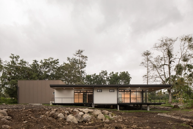 UPL Operation Center / Studio Anónimo - Institutional Buildings