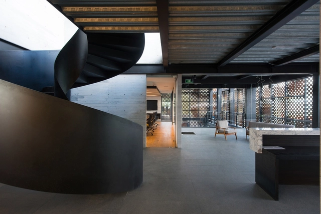 Planta y Oficinas Doxsteel Fasteners Manufacturing México / Vieyra Arquitectos - Edificios Institucionales, Fijación Vigas, Fachada, Sillas