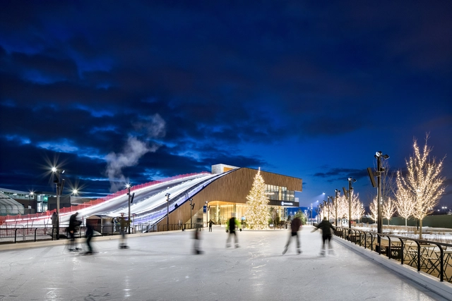 Green Bay Packers Titletown District Sledding Hill / ROSSETTI - Recreación Y Entrenamiento