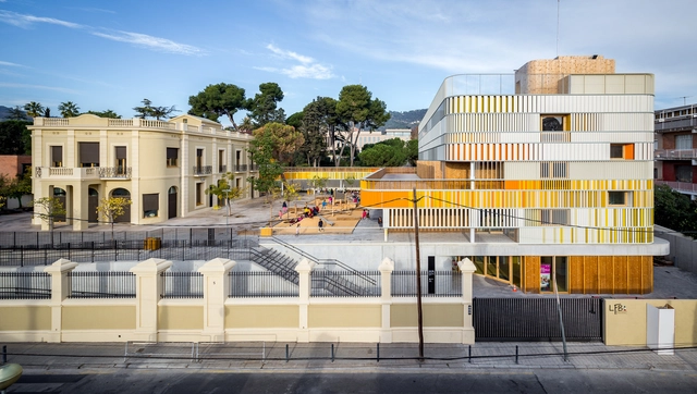 Lycée Français Maternelle en Barcelona / b720 Fermín Vázquez Arquitectos - Educación Superior, Fachada, Cierros