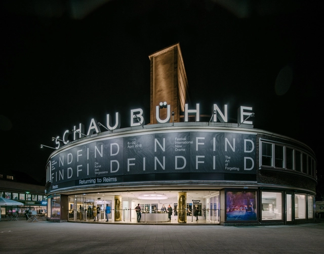 Reception Area of the Schaubühne Berlin  / Barkow Leibinger - Renovation, Facade