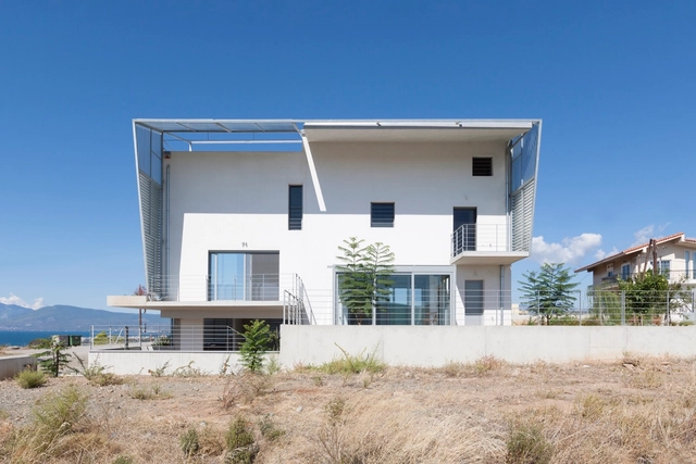 Casa “Hidden Cross” / Ntovros Vasileios Architects - Casas